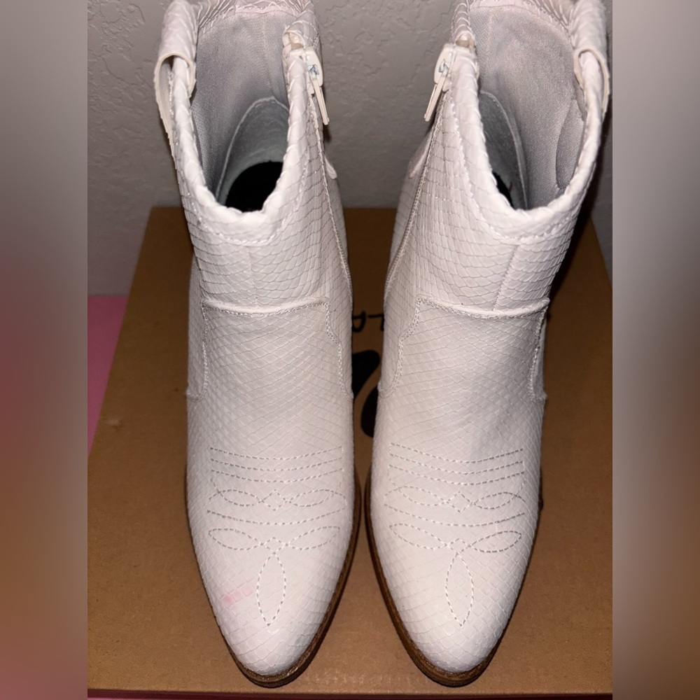 Dirty Laundry Unite White Snake Ankle Western Booties - Picture 7 of 9